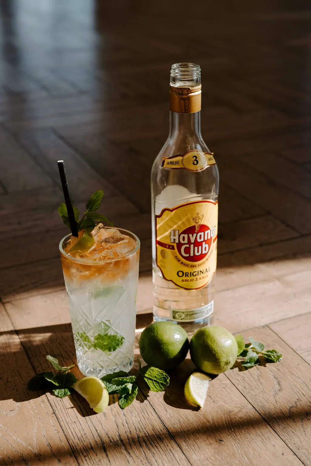 cocktails mojito in the sun